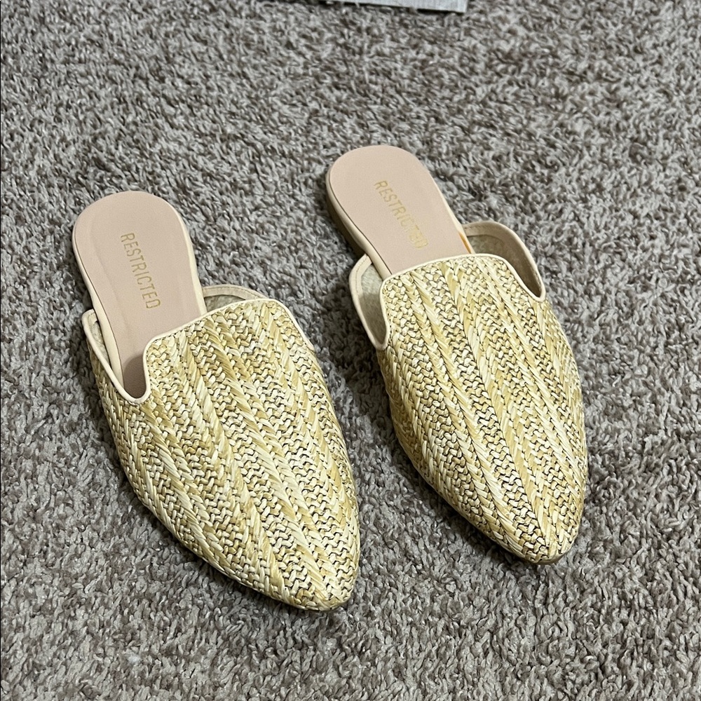 Restricted Raffia Cream Tan Pointed Toe Slip On Mule Sandals Size 9